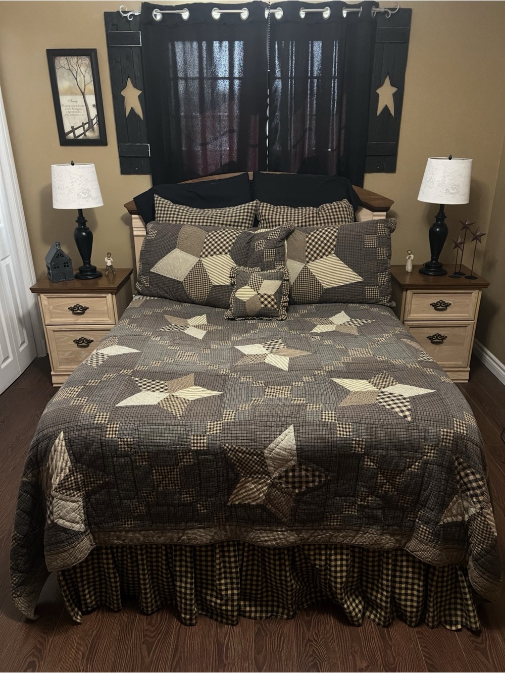 Rustic Star Patchwork Quilt Set in Black, Brown, Cream